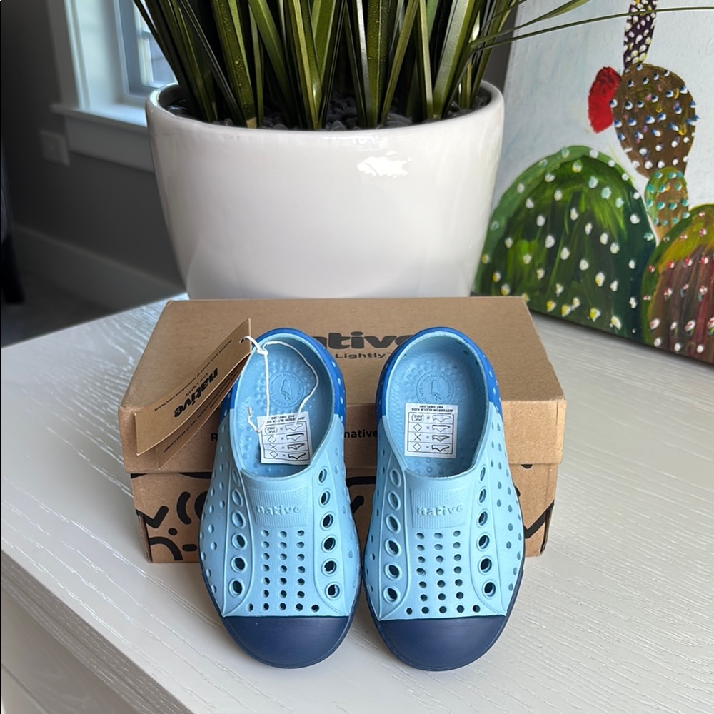 NATIVE Child Shoe — NEW IN BOX!!